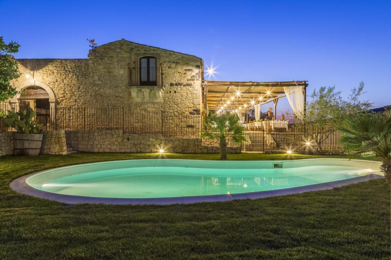 Masseria Fortificata Lo Zafferaneto Buccheri Ngoại thất bức ảnh