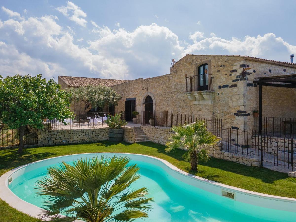 Masseria Fortificata Lo Zafferaneto Buccheri Ngoại thất bức ảnh