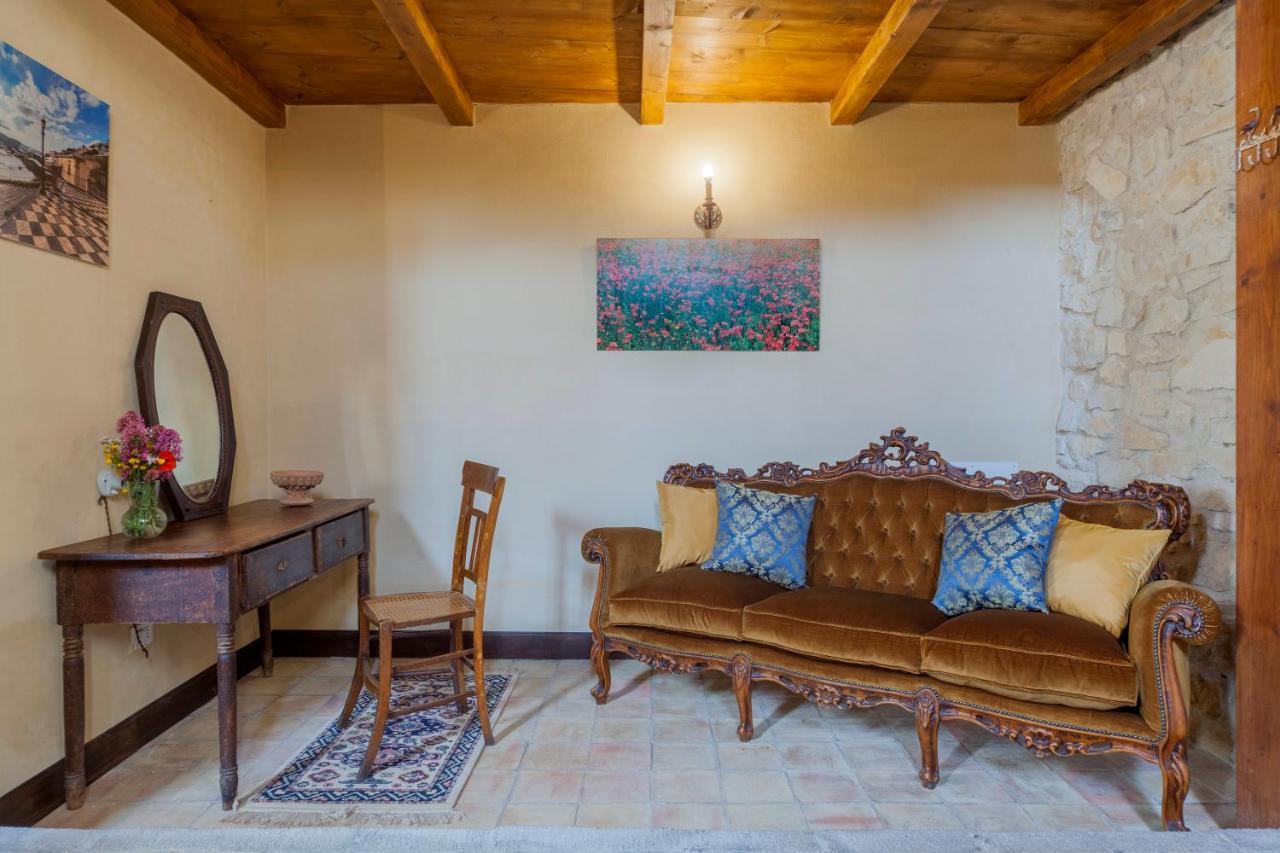 Masseria Fortificata Lo Zafferaneto Buccheri Ngoại thất bức ảnh