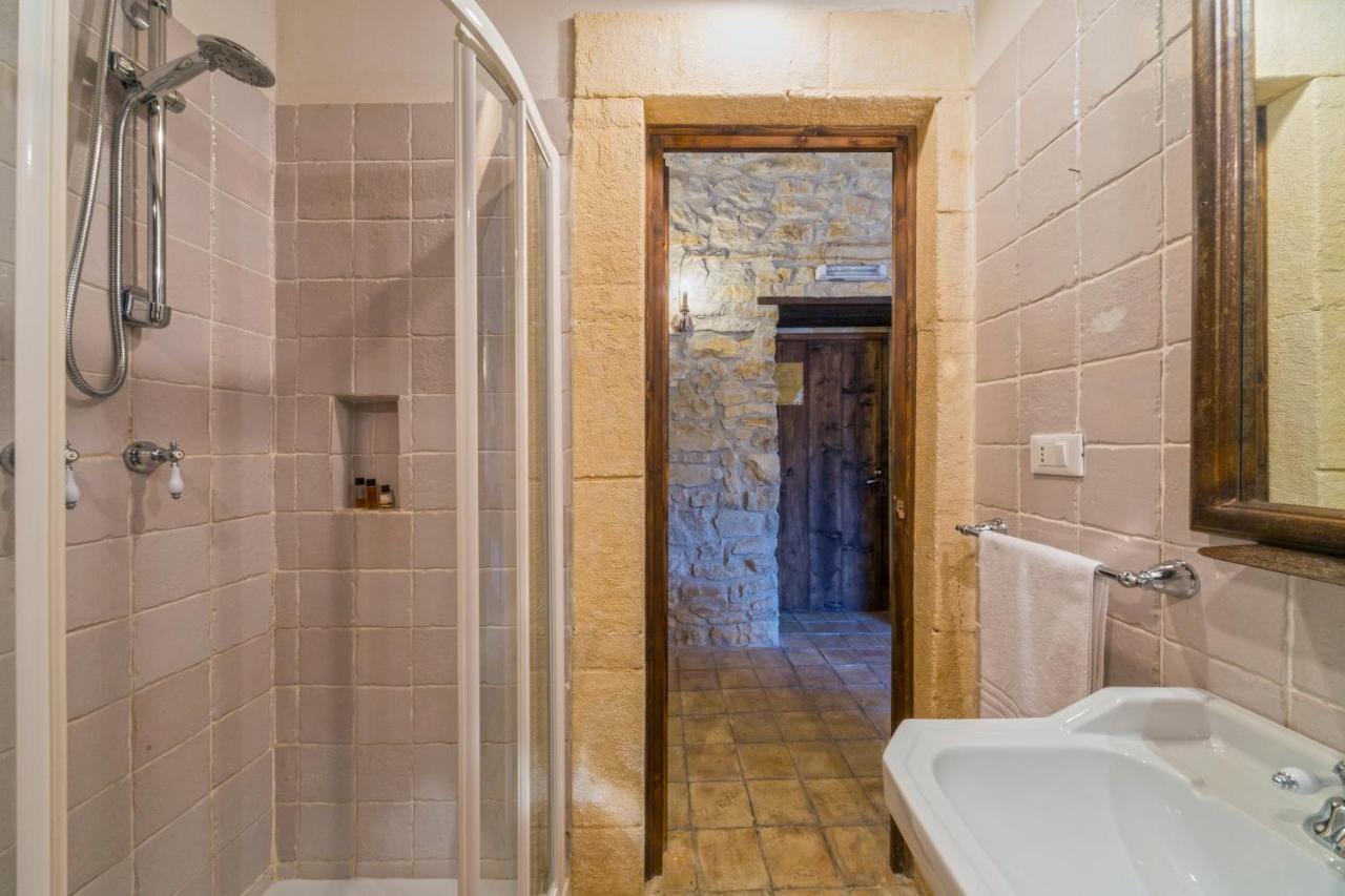 Masseria Fortificata Lo Zafferaneto Buccheri Ngoại thất bức ảnh