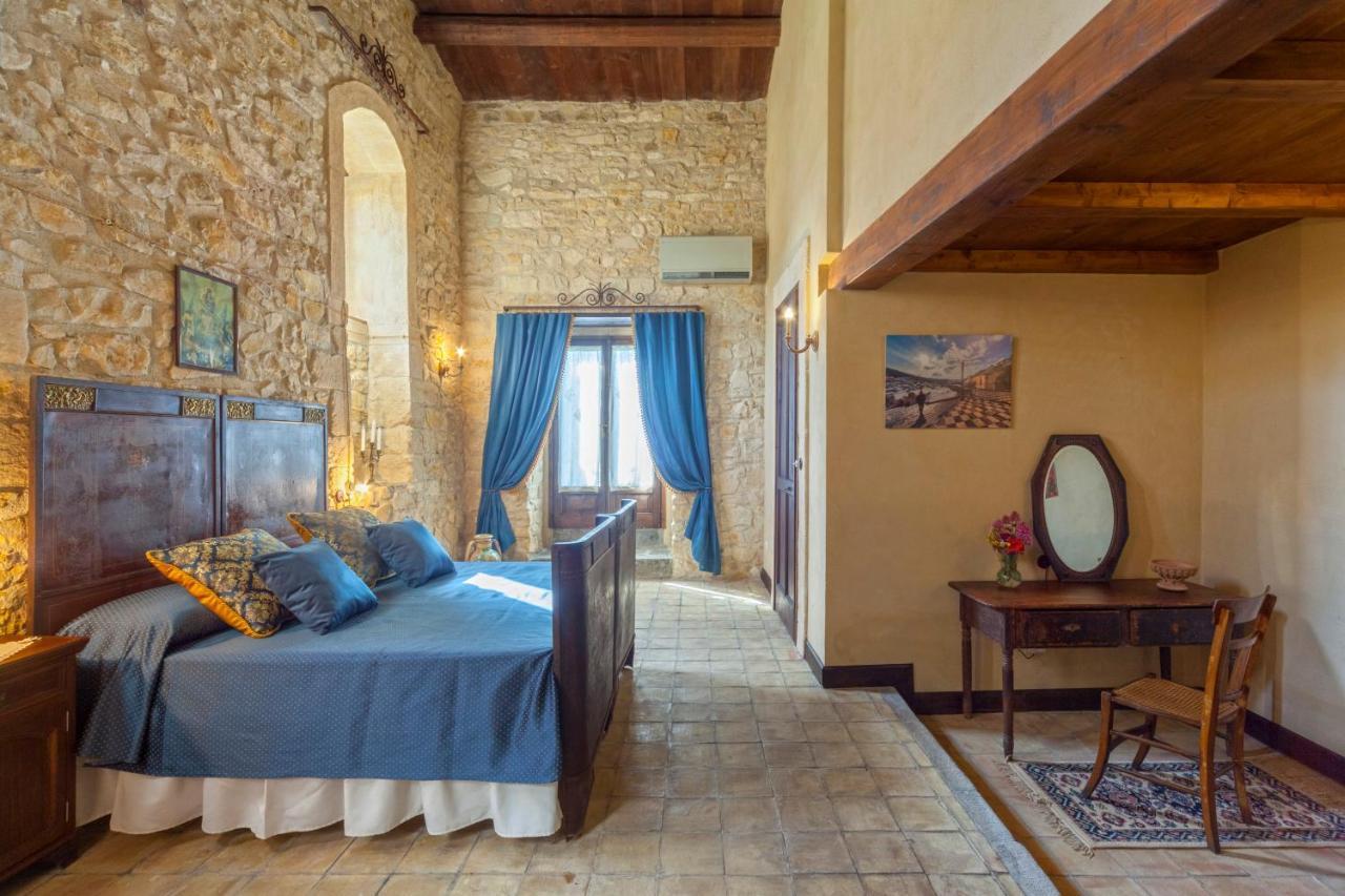 Masseria Fortificata Lo Zafferaneto Buccheri Ngoại thất bức ảnh