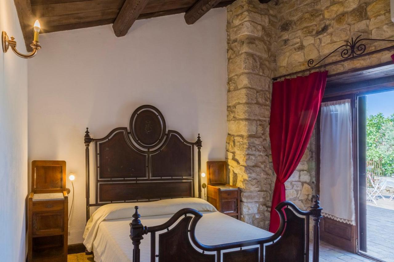 Masseria Fortificata Lo Zafferaneto Buccheri Ngoại thất bức ảnh