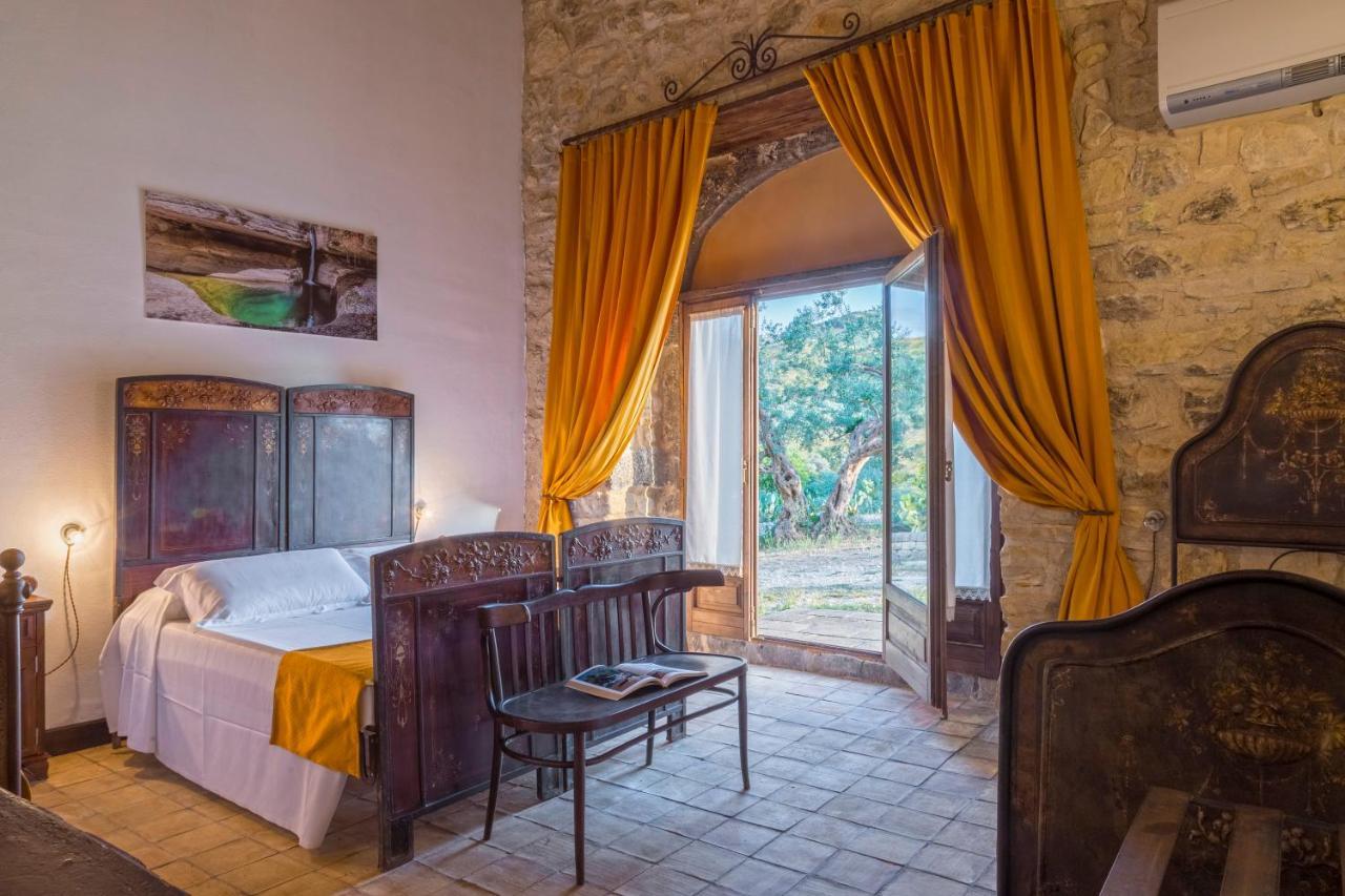 Masseria Fortificata Lo Zafferaneto Buccheri Ngoại thất bức ảnh
