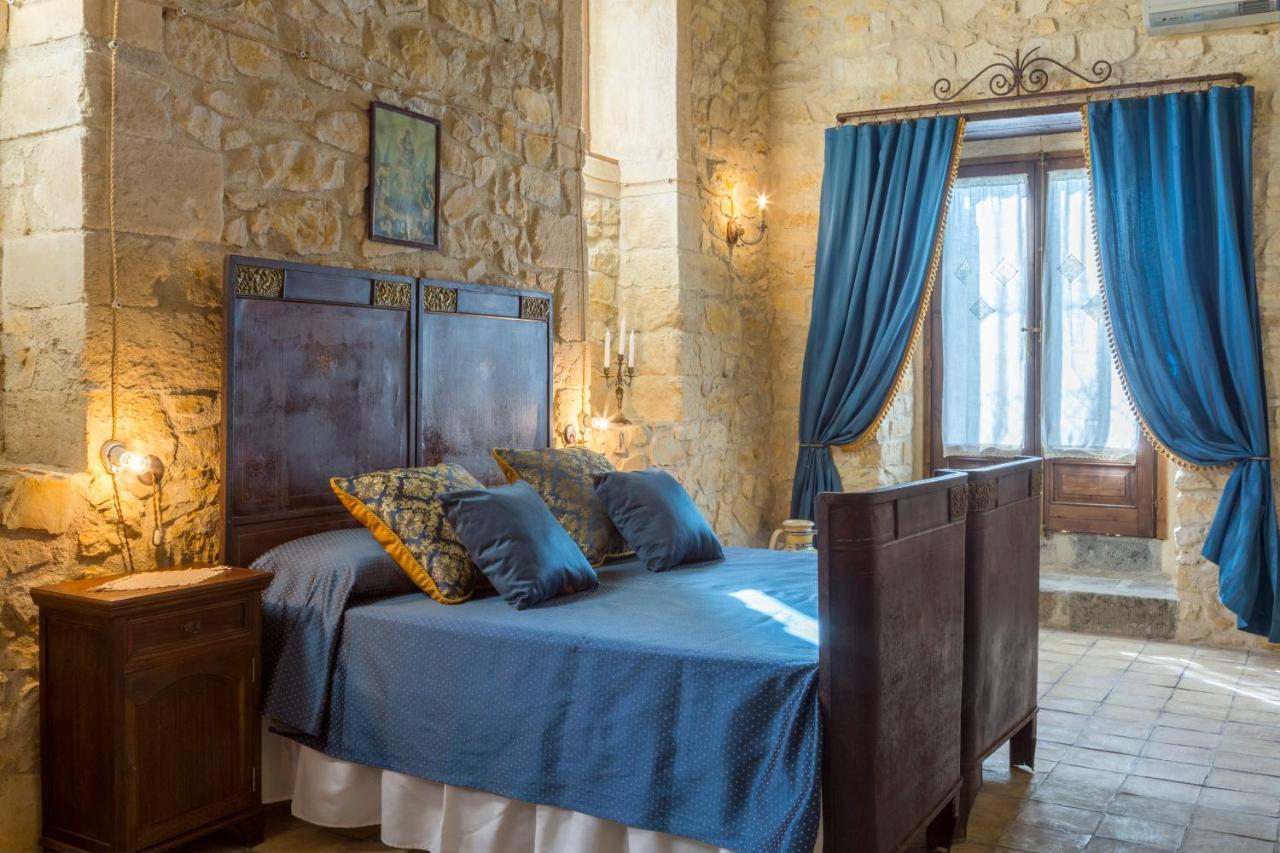 Masseria Fortificata Lo Zafferaneto Buccheri Ngoại thất bức ảnh